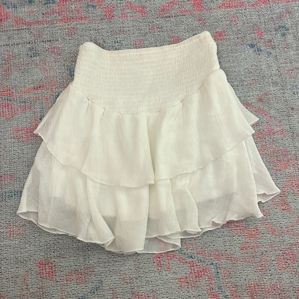 white mini skirt size xs